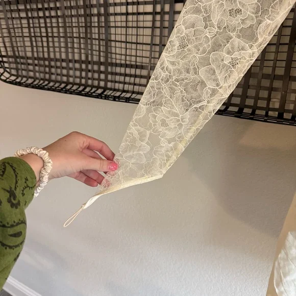 De la vali croissant mini dress in ivory silk satin and lace - Picture 5 of 10